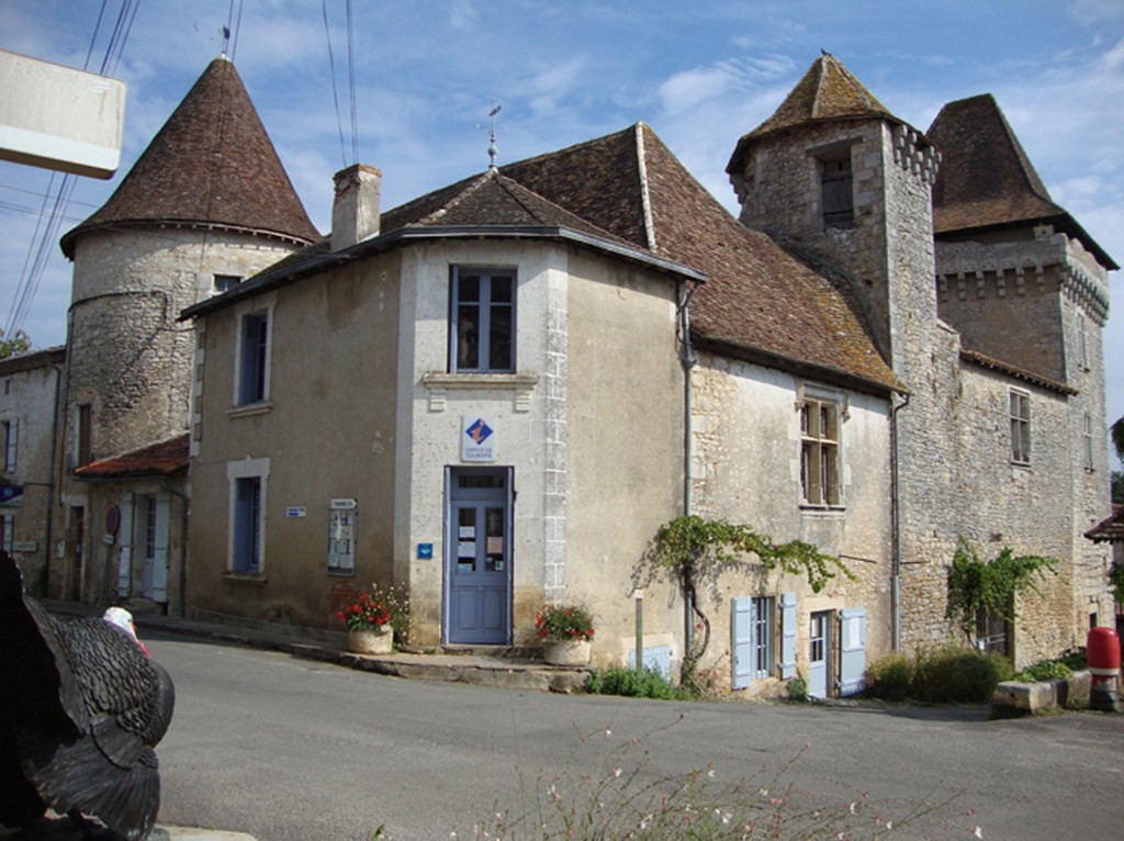 Château de Varaignes Musée des Tisserands