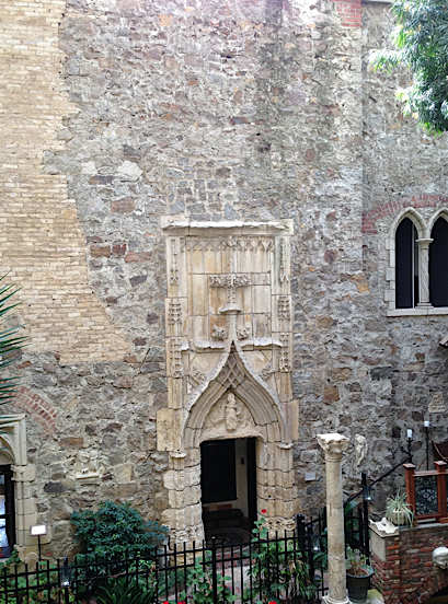 porte gothique au musée Hammond